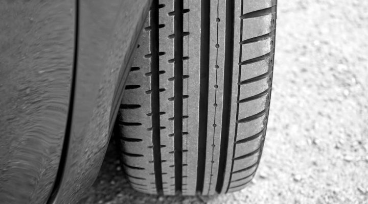 Contrôle continu des pneus, les conseils d'entretien automobile de FORD à Beaune