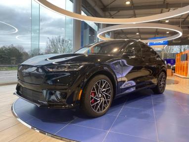 Voir le détail de l'offre de cette FORD Mustang Mach-E Extended Range 99kWh 487ch GT AWD de 2022 en vente à partir de 80 490 € 
