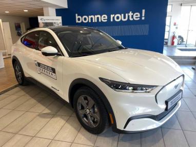 Voir le détail de l'offre de cette FORD Mustang Mach-E Extended Range 99kWh 294ch Premium Propulsion de 2023 en vente à partir de 59 990 € 