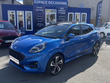 Voir le détail de l'offre de cette FORD Puma 1.0 EcoBoost 125ch mHEV ST-Line X 6cv de 2021 en vente à partir de 231.89 €  / mois