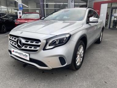 Voir le détail de l'offre de cette MERCEDES-BENZ GLA 180 Sensation 7G-DCT de 2019 en vente à partir de 20 499 € 