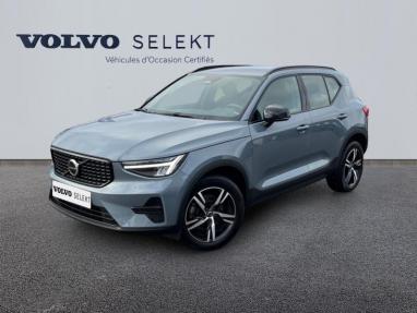 Voir le détail de l'offre de cette VOLVO XC40 B4 197ch R-Design DCT 7 de 2022 en vente à partir de 372.54 €  / mois